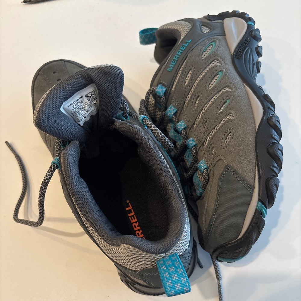 Merrill woman’s hiking boot